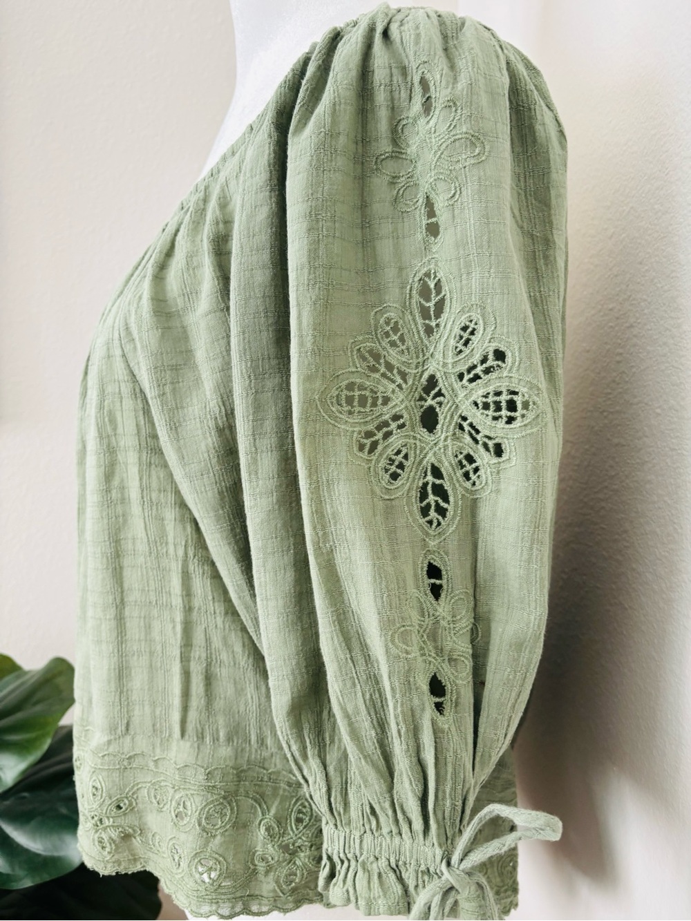 American Eagle: AE Off-the-Shoulder Eyelet Top - Picture 3 of 3